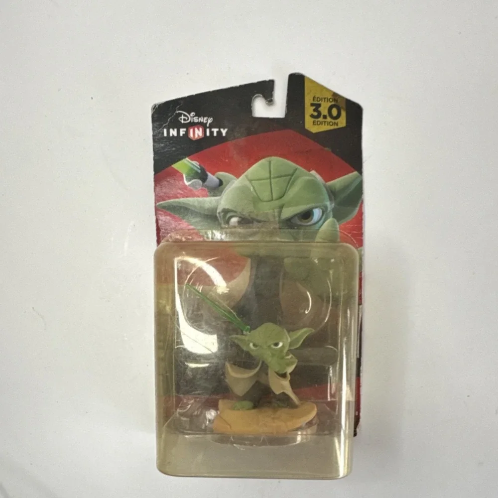 Disney Infinity 3.0 Star Wars Yoda Character Figure with Lightsaber